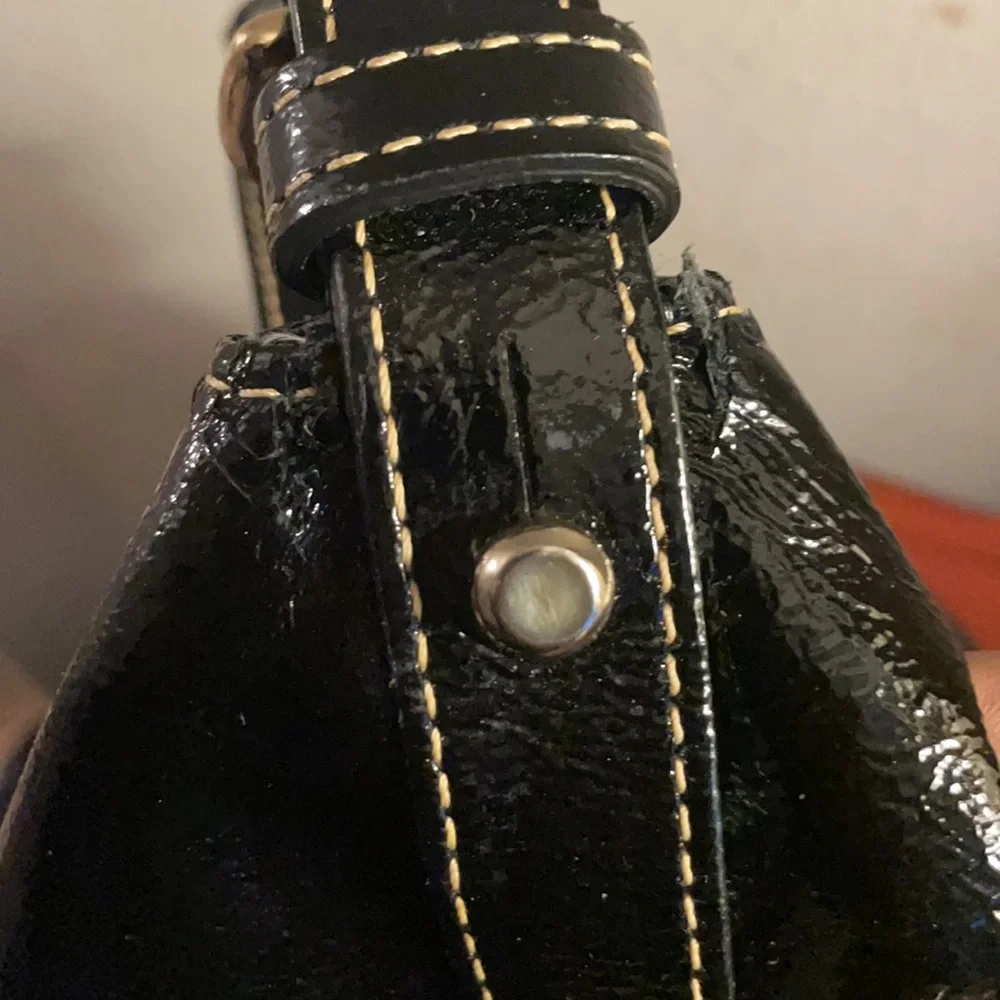 Dooney & Bourke gorgeous patent